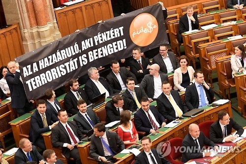 총리 주도 개헌안에 반대하는 헝가리 극우정당