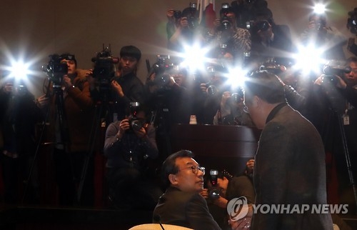 與비주류 "조기탄핵 거부하면 새누리 죽는다"…탄핵파 결집 - 2