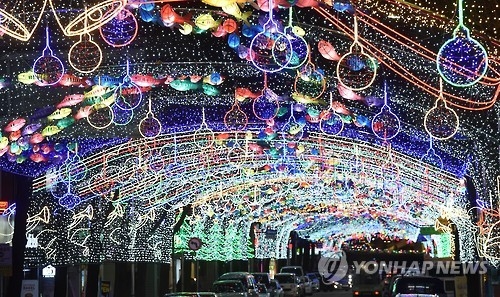 선등거리 개장을 앞두고 불을 밝힌 모습/자료사진