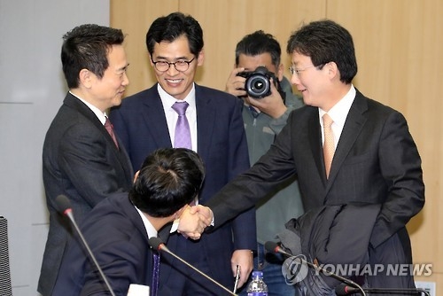 인사하는 유승민-남경필