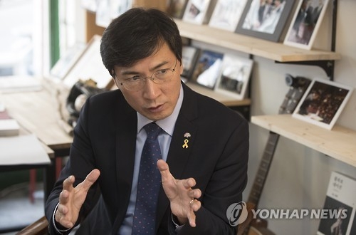 안희정 "이승만의 금의환향인가, 국격 전락"…귀국 반기문 비판 - 1