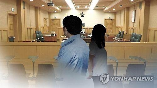 중학생 제자 상습 강제추행 교장, 징역 1년6월 실형 확정 - 1
