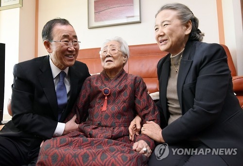 '금의환향'한 潘, 고향서 대권행보 본격화…'민생 챙기기' 시동(종합) - 2
