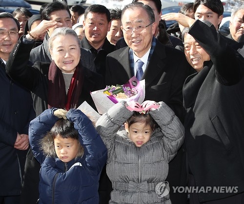 文 "정권교체가 촛불의 명령" 潘 "정권 바뀐다고 정치 안바뀐다"(종합) - 4