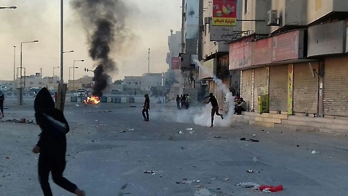 15일 오후 바레인에서 벌어진 반정부 시위[트위터]