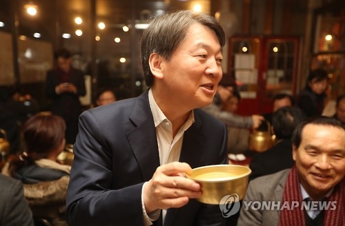 술잔 든 안철수 전 대표.