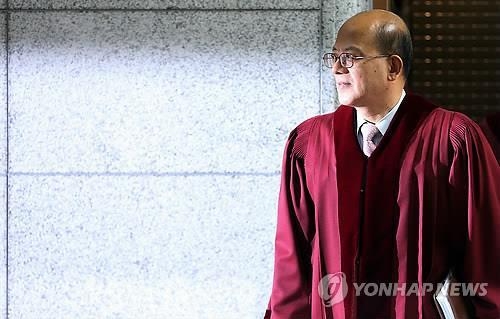 2013년 4월12일 임명 직후 박한철 헌법재판소장 모습 [연합뉴스 자료사진]