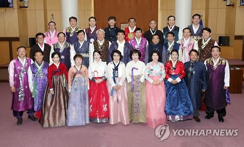 전주시의회 의원 전원 '한복차림 회의 진행' 눈길 - 1