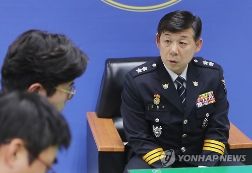 조희현 전북경찰청장(오른쪽)