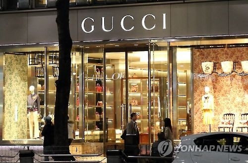中 명품쇼핑족의 귀환…해외 대신 중국서 럭셔리쇼핑 - 1