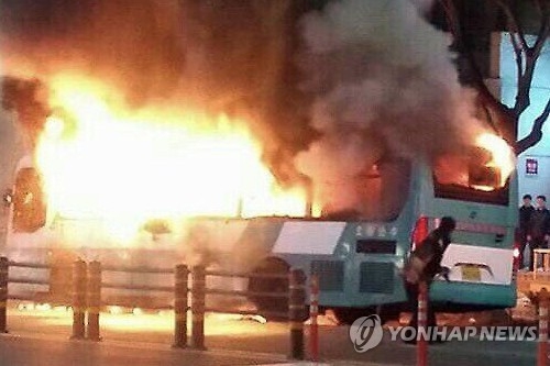 "땅 보상 불만 알리려고"…퇴근길 만원버스 노려 불 질러 - 1