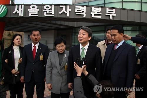 孫 잡은 安, 文과 '일대일' 구도 만들기…'강한 경선' 부각(종합) - 2
