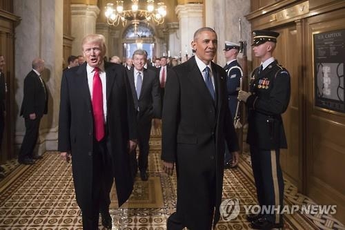 지난달 20일 취임식 당일 트럼프 대통령과 오바마 전 대통령
