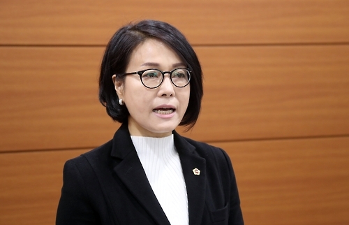 기자회견 하는 최유경 민주당 울산시당 대변인
