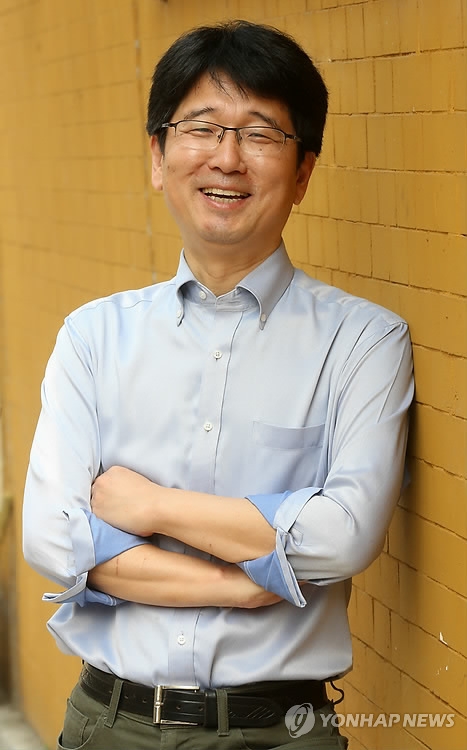 '각종 모르쇠' 등 시국 가요로 화제인 싱어송라이터 심재경