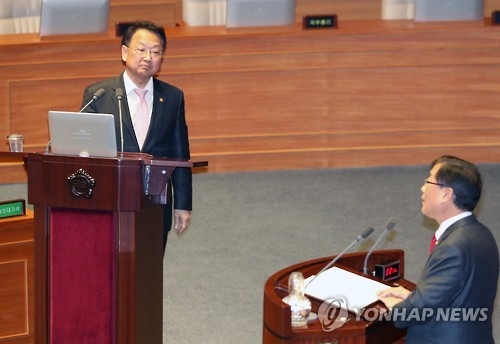 유일호 "20년전 IMF 때와는 달라…급격한 위기없을 것" - 1