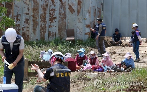 새만금송전선로 공사장서 농성하는 주민들