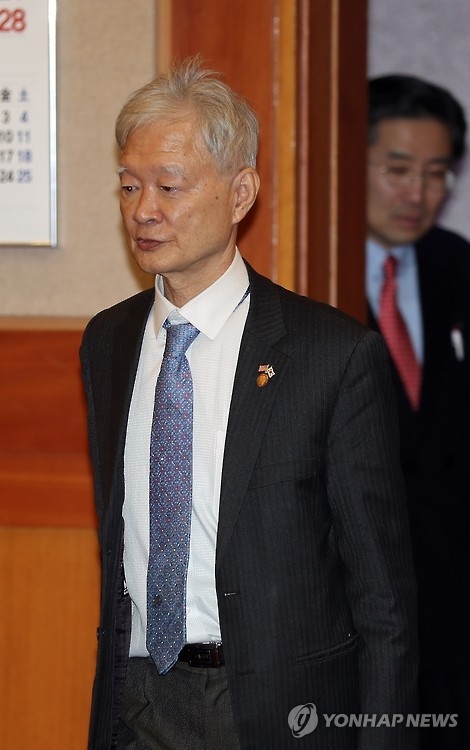 변론 참석한 서석구 변호사(서울=연합뉴스) 이정훈 기자 = 박근혜 대통령측 법률대리인단의 서석구 변호사가 19일 오전 서울 종로구 헌법재판소 대심판정에서 열린 탄핵심판 사건 7차 변론기일에 참석하고 있다. 2017.1.19uwg806@yna.co.kr(끝)