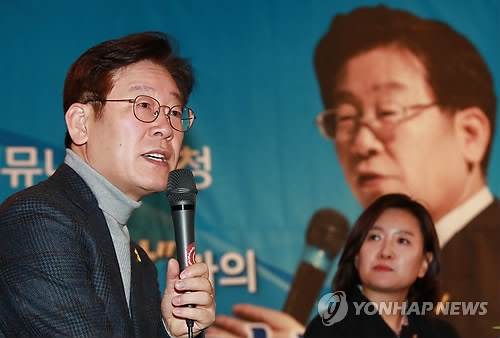 이재명 "출산 부부 10년간 저가 임대주택"…'워킹맘' 표심잡기 - 1