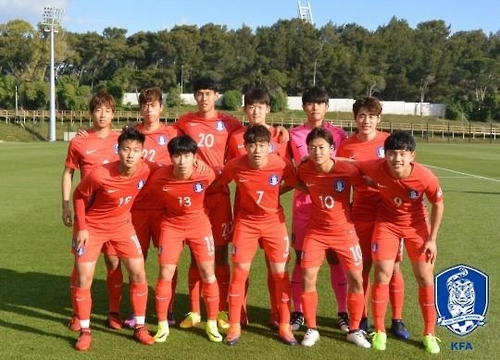 U-20 축구대표팀의 주축인 백승호(앞줄 맨 왼쪽)와 이승우(앞줄 오른쪽에서 2번째).