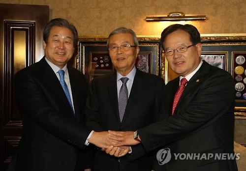 손 맞잡은 정의화, 김종인, 김무성