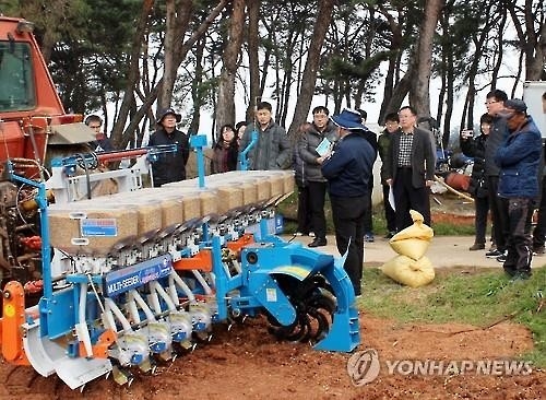 "농업 생산성 높인다"…정읍시 농로 29㎞ 확장·포장 - 1