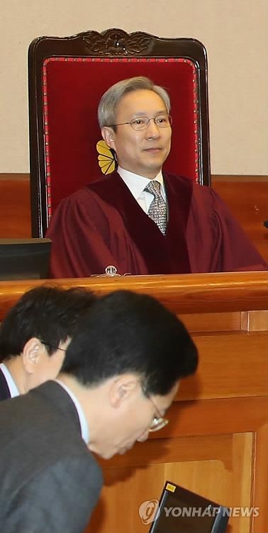 '헌재 필리버스터' 김평우, 강일원 재판관과 인연? 악연? - 2