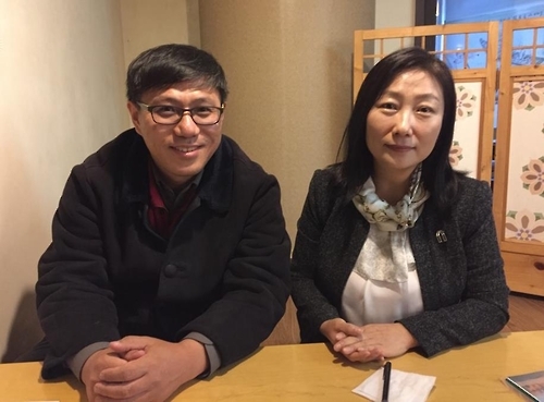 기념사업회 준비중인 정근화 사무국장과 정혜주 작가