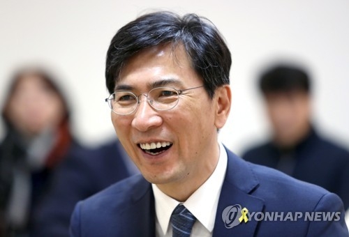 안희정 "저는 호감도 높은 가장 확실한 정권교체 후보"…TV토론 - 1