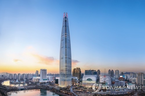 롯데월드타워 불꽃쇼 1분당 '4억짜리'…외벽작업 일당 100만원 - 3