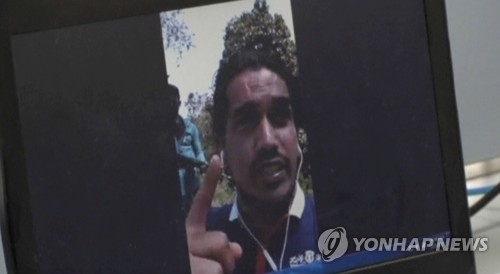 화상인터뷰 하는 로힝야 반군 지도자