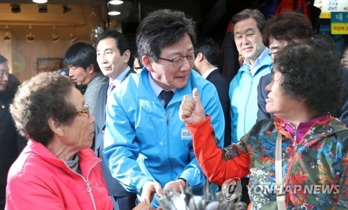 "마 부산부터 찍어삐자"…홍준표, 연이틀 영남권서 공략(종합) - 2