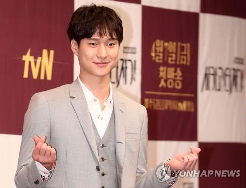 고경표 "유아인·임수정 동안에 부담?…전 '노안'이 매력" - 1
