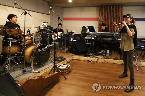 김완선은 콘서트 준비중