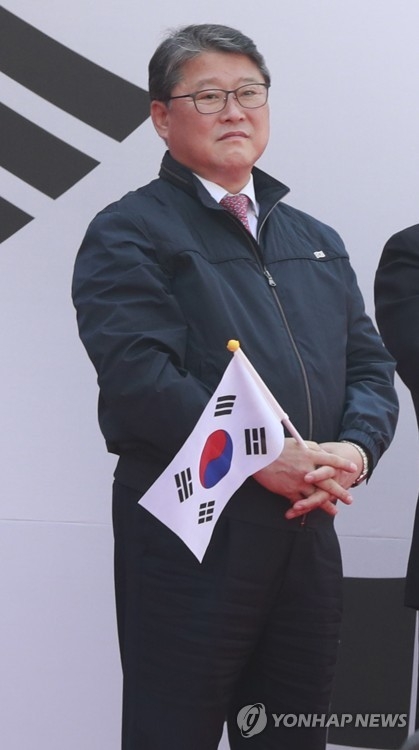 새누리당 "대선 보수후보 단일화하겠다"…태극기집회서 주장 - 2
