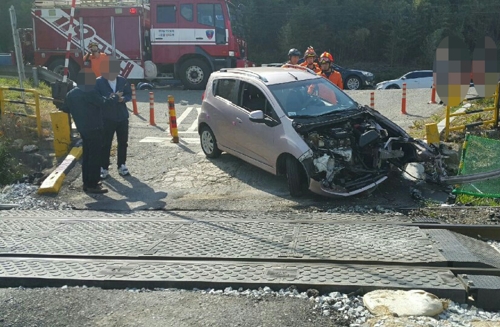 부산 기장군 철도 건널목 차량 사고 현장