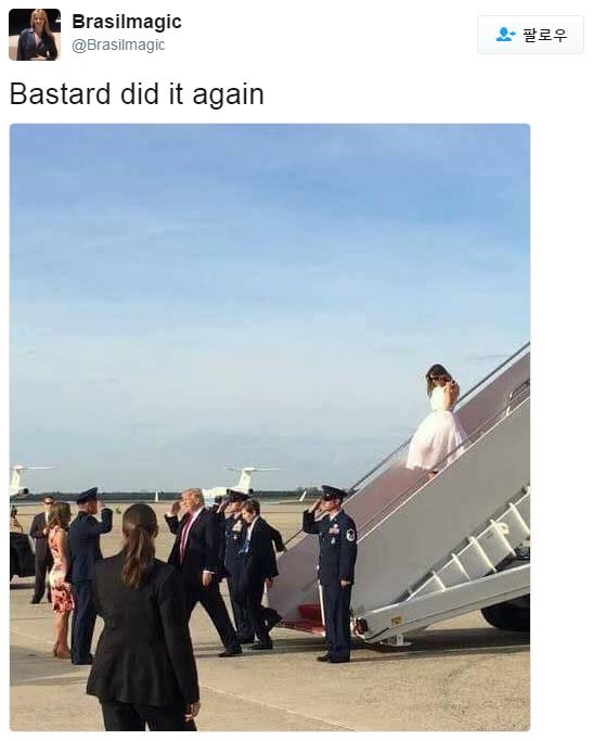 지난 16일(현지시간) 미국 워싱턴DC 인근 앤드루스 공군기지에 도착한 전용기 에어포스원에서 내리는 도널드 트럼프 대통령 부부[트위터 캡처]