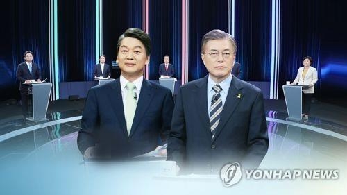 안철수 후보(좌)와 문재인 후보(우)
