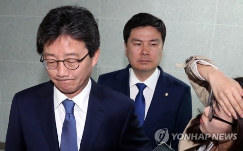 "창당명분 어디에"…탄핵 주도 의원 13명, 한국당에 '원대복귀' - 2