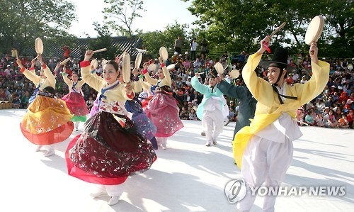 '세계적인 사랑축제' 남원 춘향제 3일 개막 - 2