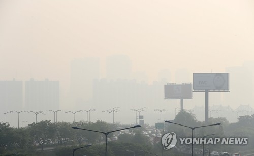 미세먼지로 뿌연 서울 하늘