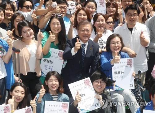 SNS 영상에 연예·스포츠인도 동원…'사전투표율 높여라' - 1
