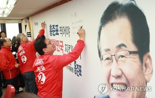 정우택 "후보 말한마디에 복당되는 건 아냐"…대선後 불씨되나 - 1