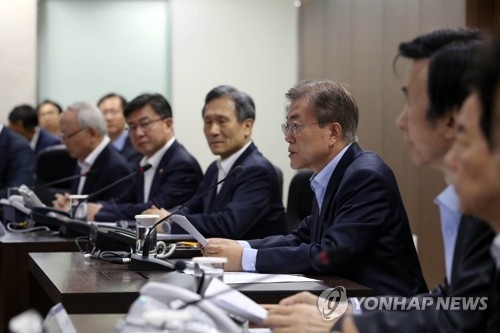문 대통령, 북한 미사일 관련 NSC 주재