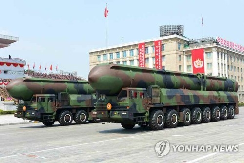 북한이 지난달 15일 열병식에서 선보인 신형 ICBM