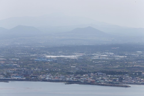 비양봉 정상서 본 제주 본섬