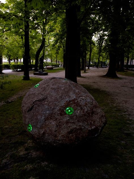 '반딧불이 돌(Firefly Stones)'