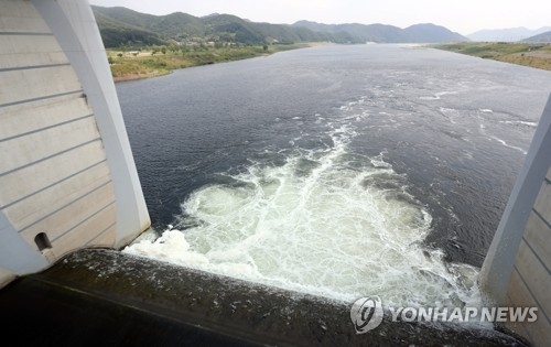 4대강 6개 보 수문 열고 방류 시작…환영·걱정 교차 - 2