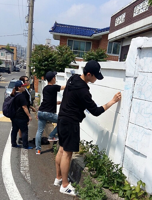 금산여고 앞 골목길 벽화 그려 넣어 범죄예방