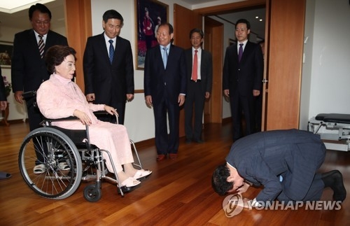 이총리 '광폭행보'…이명박 前대통령 등 정치원로 6명 예방 - 1